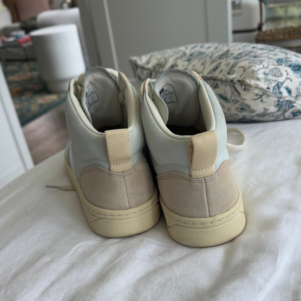 Veja Pastel High-Top Sneakers! Worn once, ships today - Picture 3 of 6